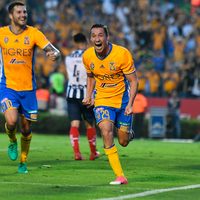 Tigres muestra su poderío y pone un pie en semifinales tras golear 4-1 a Monterrey