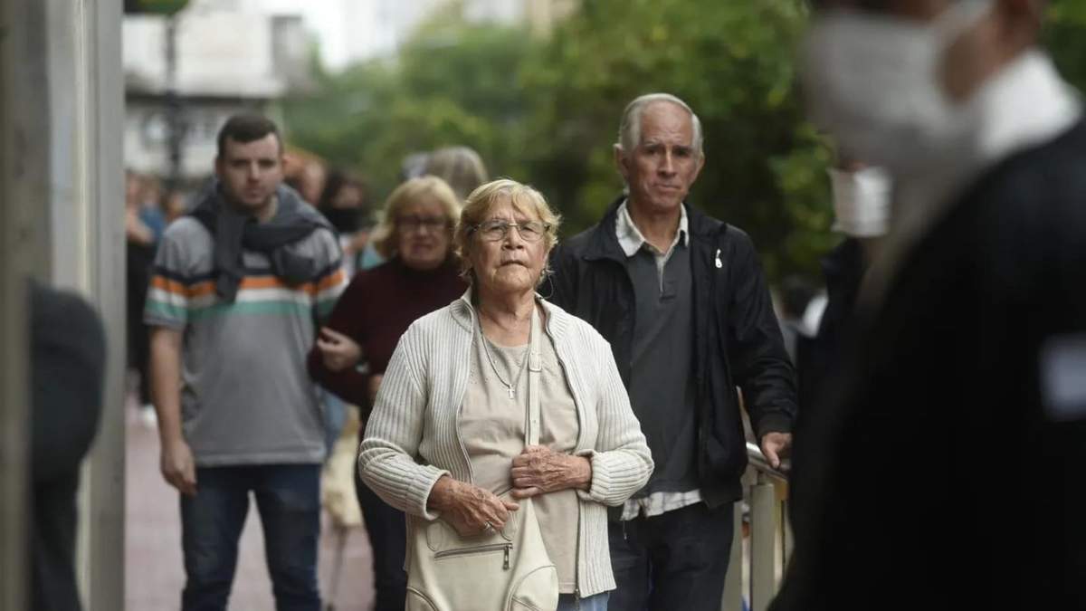 Los jubilados cobrarán el último aumento del año. Fuente: (X)