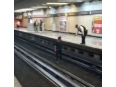 Captan a joven, aparentemente intoxicado, que bajó a las vías del Metro Mixhuca