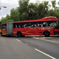 Encapuchados bloquean Insurgentes y vandalizan Metrobús por violencia en Oaxaca