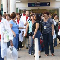 Prisioners Defenders revela que hay militares entre los médicos cubanos contratados por AMLO