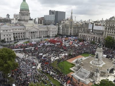Incidentes frente al Congreso por el debate del acuerdo con el FMI