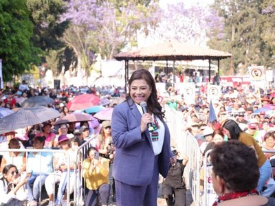 Clara Brugada promete construir hospital regional en Xochimilco