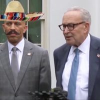 Trump se burla de sus opositores al ritmo del Jarabe Tapatío (Video)