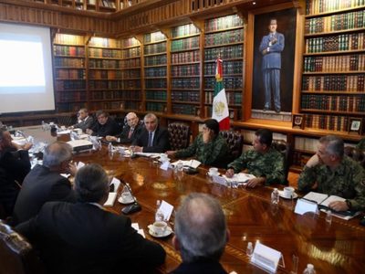 Acuerdan reducir 25% las operaciones del AICM tras incidentes aéreos