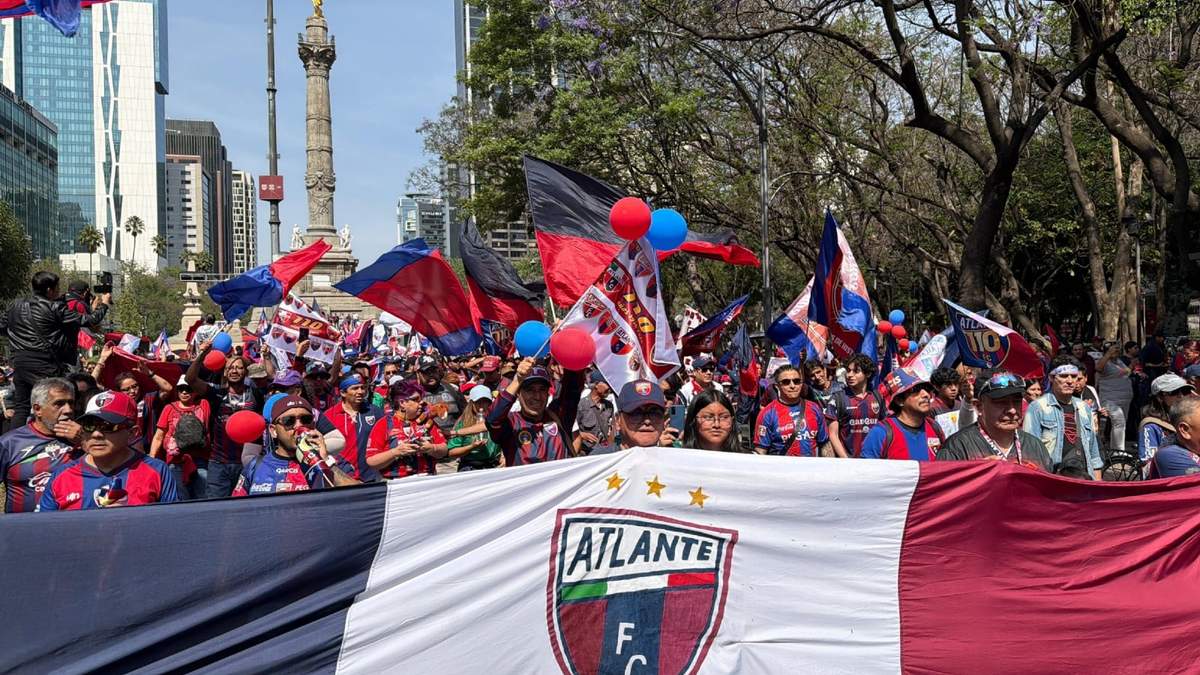 Les guste o no les guste: el Atlante cumple 110 y lo festeja en el Ángel de la Independencia