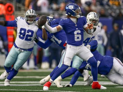 La defensiva de Cowboys encabezada por Matt Eberflus cierra la temporada con mala nota ante Giants