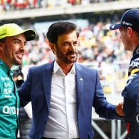 Le marcó la pista: la fuerte advertencia de Fernando Alonso a Verstappen por la sanción de la FIA