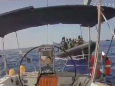 Israel intercepta el último barco de la flotilla humanitaria, mientras sigue bombardeando Gaza