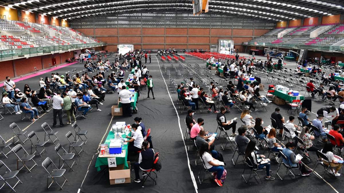 Vacunación contra el covid en la Sala de Armas