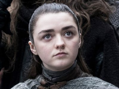¡Libre soy! Maisie Williams se transformó en Elsa de Frozen para quitarse el estrés