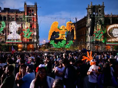 El Zócalo a unas horas del último Grito del sexenio de AMLO (Fotogalería)