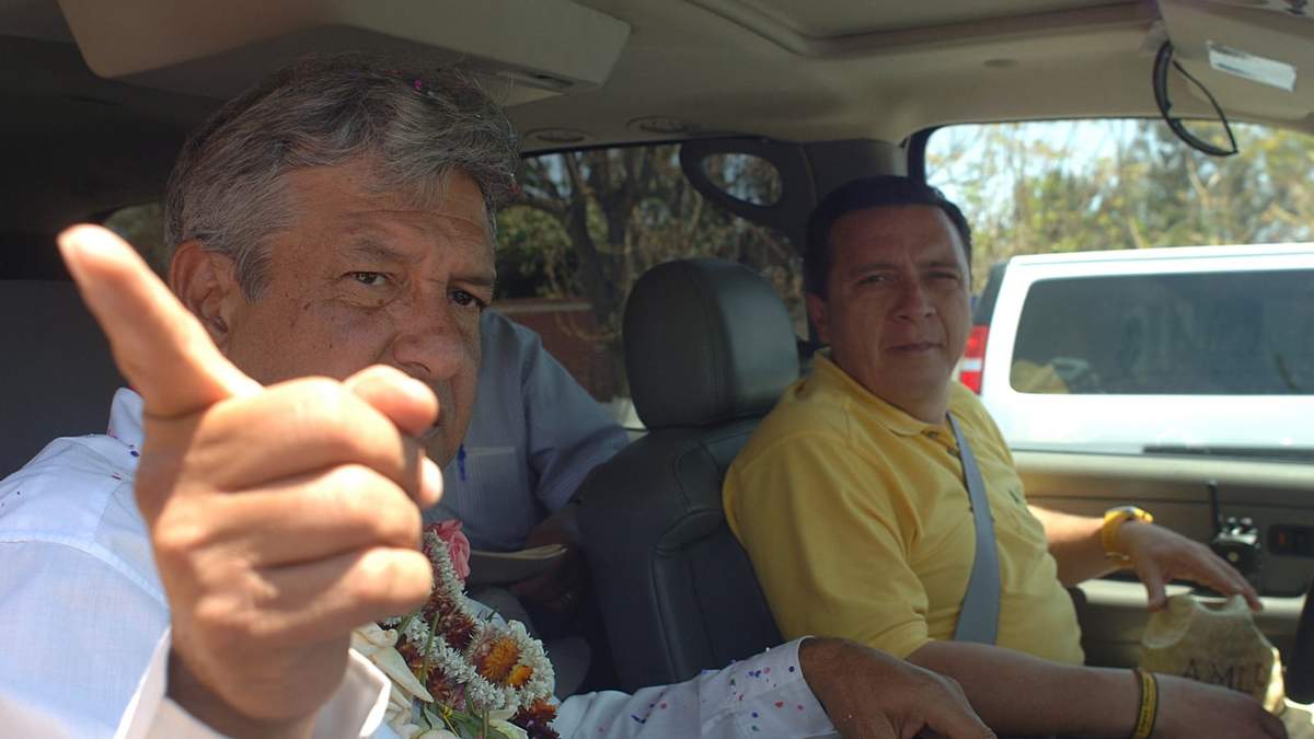 López Obrador en la campaña de 2006, acompañado por Nicolás Mollinedo