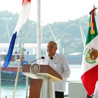 AMLO agradece labor de la Marina: en las aduanas eliminó sobornos y "plata o plomo"