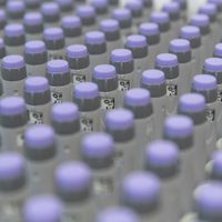 La OMS pide a las farmacéuticas un "aumento masivo de la producción" de vacunas