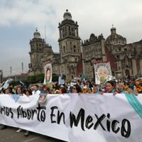 "¡Vida sí, aborto no!", claman manifestantes en la CDMX