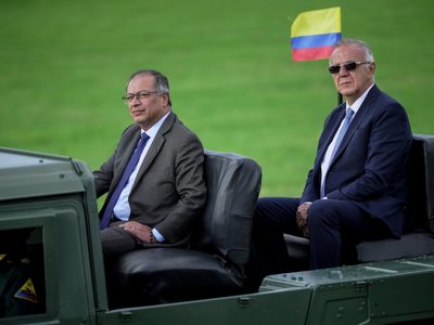 Renuncia ministro de defensa en Colombia, de los más leales al proyecto de Petro en medio de crisis