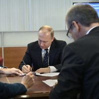 Vladimir Putin se registra para buscar la reelección en Rusia
