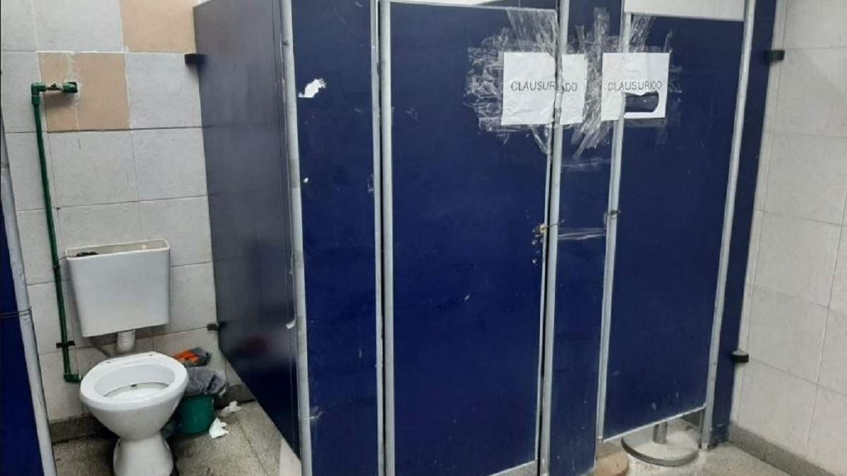 Así se encuentran los baños en el Complejo Cardenal Samoré. Fuente: (Facebook)