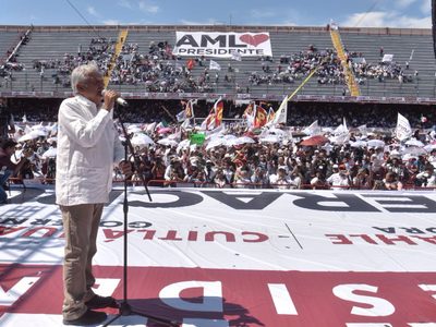 Miles de personas toman las calles por marcha LGBTTTI y triunfo del Tri en la CDMX