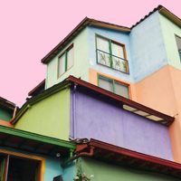 El tono sorpresa que reinará en la decoración de 2027 y que podría jubilar para siempre al gris y al beige
