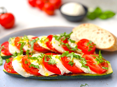 La excelencia de la simpleza: hacé estos zuchinis capresse en pocos minutos, dignos de los mejores restaurantes