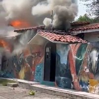 Maestros de SNTE-CNTE vandalizan oficinas de partidos políticos en Chiapas