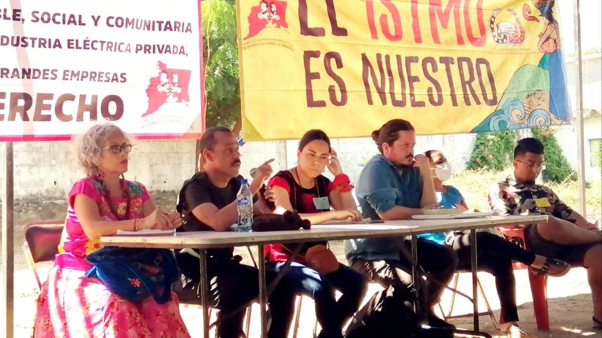 Integrantes de la ONG APIIDTT en contra del Corredor del Istmo de Tehuantepec