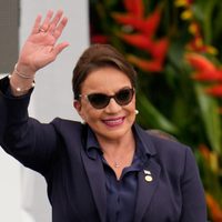 Hondureños se desilusionan de Xiomara Castro en medio de escándalo y cancelación de tratado con EU