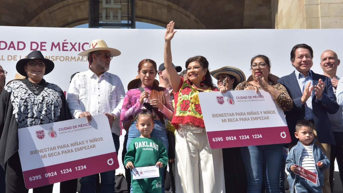 Brugada entrega más de 11 mil tarjetas de “Mi Beca para Empezar” a estudiantes de la CDMX