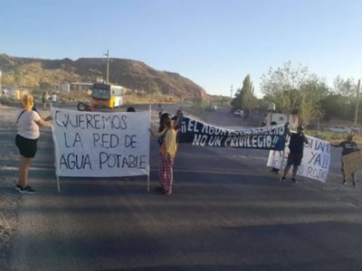 Vecinos de Bardas Rojas reclamarán en el Deliberante: exigen agua potable para el barrio olvidado de Neuquén