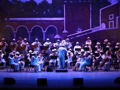 OTY clausura el Mérida Fest con un concierto en memoria de Manzanero