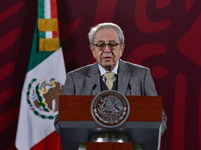 Jorge Alcocer acusa a médicos del contrabando de fármacos y detalla "argucias"