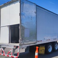 Dan 15 años de prisión a dos polleros que transportaron 139 migrantes en un tráiler