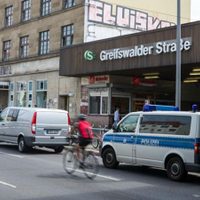 En tren de Berlín, acuchillan a dos mexicanos