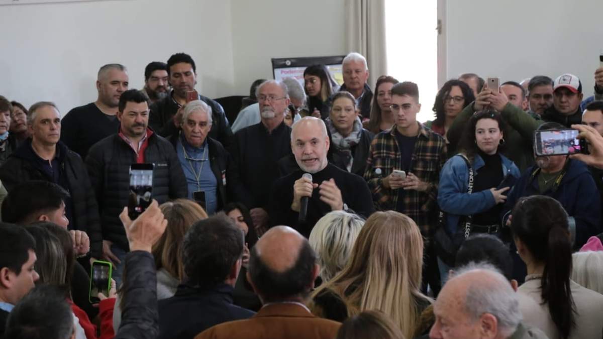Horacio Rodríguez Larreta con dirigentes locales de Juntos Por el Cambio. Fuente: (Prensa JxC Neuquén)