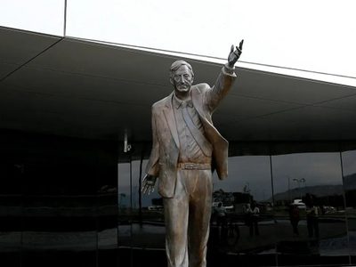 Colocarán en el CCK la estatua de Néstor Kirchner que sacaron en la Unasur