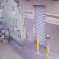 Conductor en Guanajuato arrolla a un ciclista y se da a la fuga (Video)