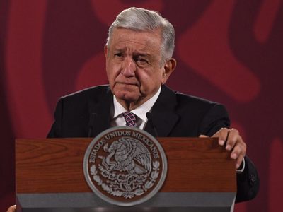 AMLO defiende a Sheinbaum por pelea de policías en Xochimilco: se produjo sin la orden de ella