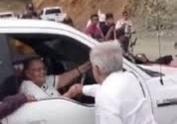 Obrador y madre del Chapo Foto Especial