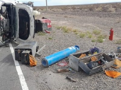 Dos operarios metalúrgicos resultaron heridos al volcar una camioneta en Vista Alegre