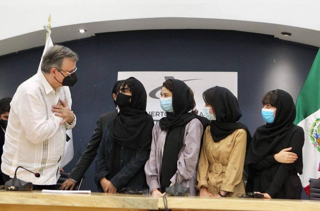 El canciller Marcelo Ebrard recibió a las mujeres afganas