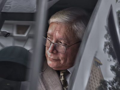 A seis meses de concluir su gestión, Bonilla decide endeudar a BC y Congreso se lo aprueba