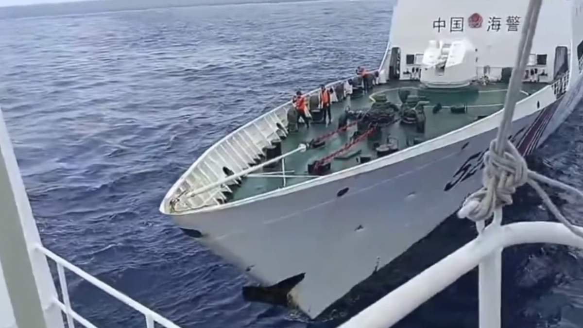 El barco de la Guardia Costera china durante uno de los ataques