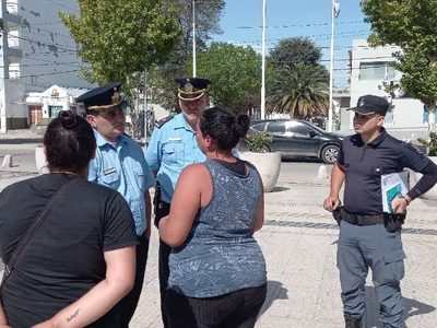 Familias que acamparon en la plaza de Plottier por falta de viviendas recibieron una orden de desalojo