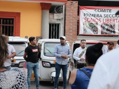 Transportistas bloquean carreteras en Oaxaca tras la detención de su líder