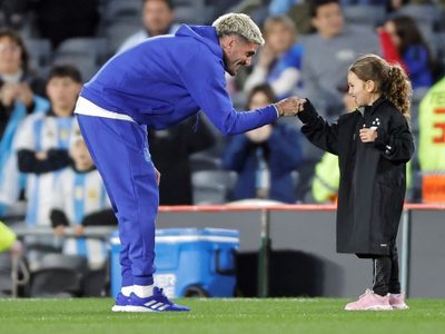 Tierno momento: Rodrigo de Paul y su hija emocionaron a todos en el Monumental