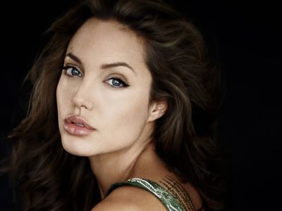 ¡Imposible no mirar! La foto de Angelina Jolie que conquistó a Brad Pitt. ¡Poderosa!