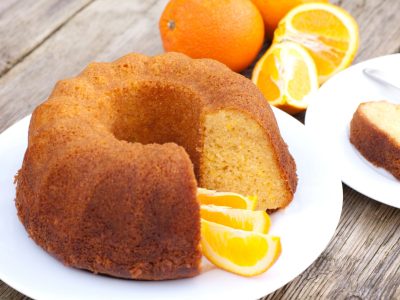 Torta de naranja exprés: poné la pava y prepará esta receta así de fácil y que es una espumita
