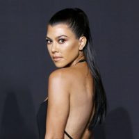Traspasa el espejo: Kourtney Kardashian y un look azabache que nos dejó sin aliento